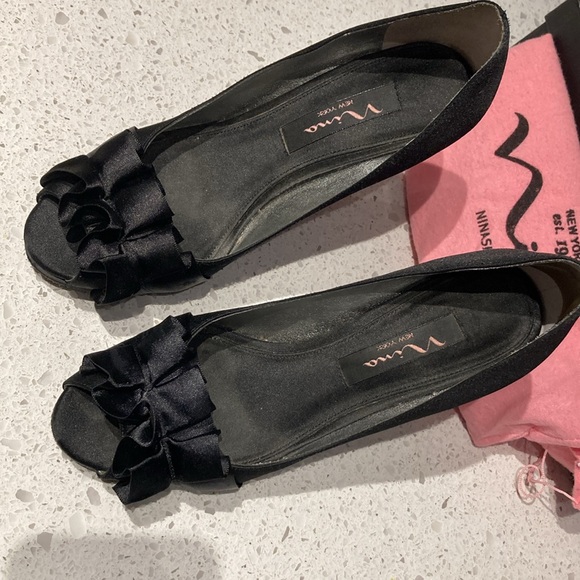 Women’s 4 inch Peep Toe Heel. - Picture 4 of 5